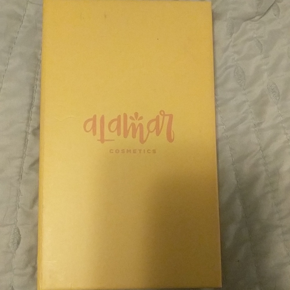 Alamar Eyeshadow Palette